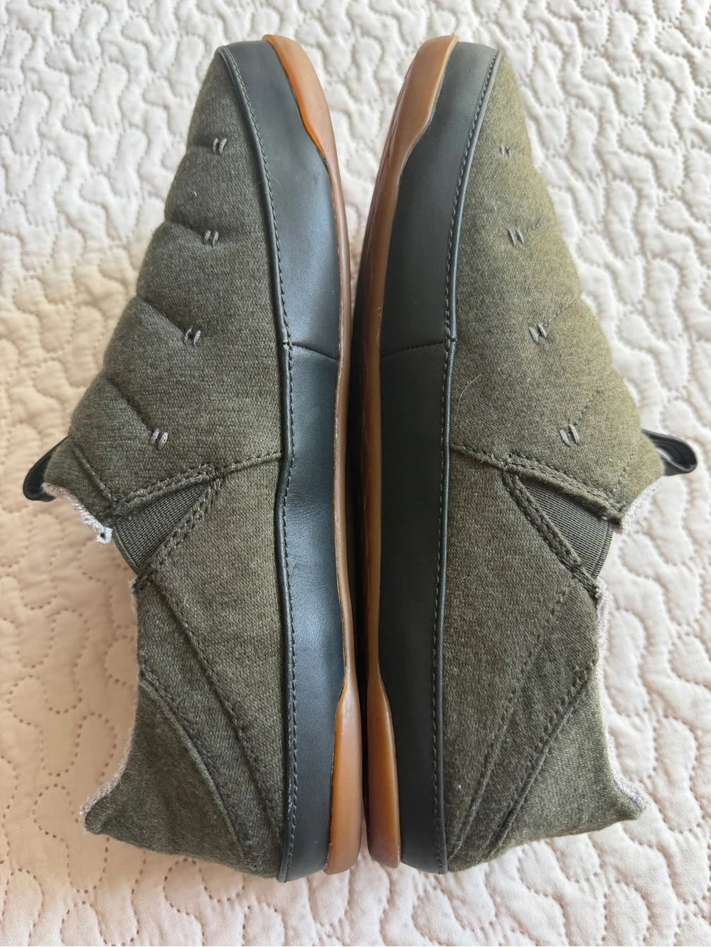 OluKai Nohea Moku Men’s 9 Olive Green Slip-On Shoes